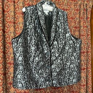 WM 2X CJ Banks Black, Silver Brocade Vest Excellent Condition Holiday Dressy